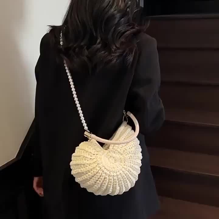 TAMARA – Bolso Tote Tejido con Elegante Asa de Cadena