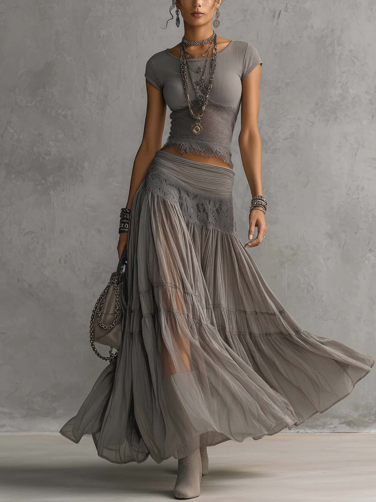 Elena | Elegante conjunto con top de paneles de encaje y falda larga plisada