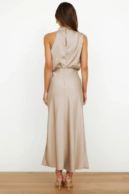 Marina | Elegante vestido con escote americano