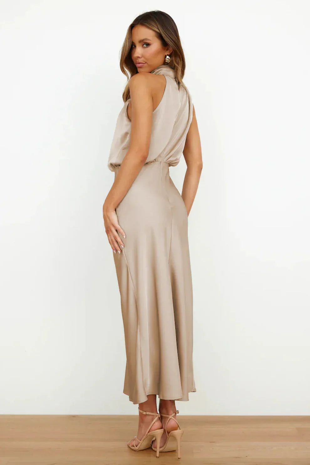 Marina | Elegante vestido con escote americano