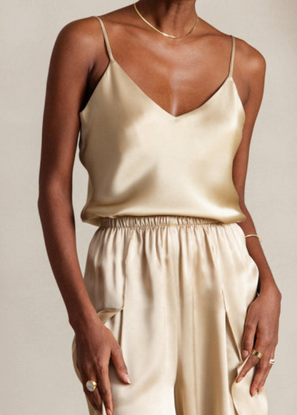 Top camisola con cuello en V, tirantes finos y seda pura