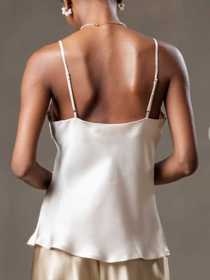 Top camisola con cuello en V, tirantes finos y seda pura