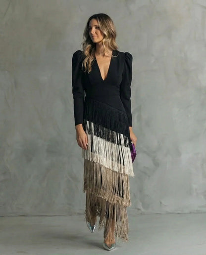 Clara™ | Elegante vestido midi con sofisticadas mangas de flecos