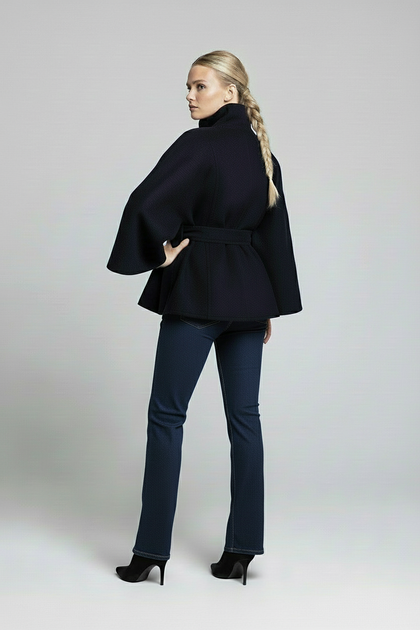 Carla | Elegante Abrigo con Cuello Alto y Cinturón Ajustable
