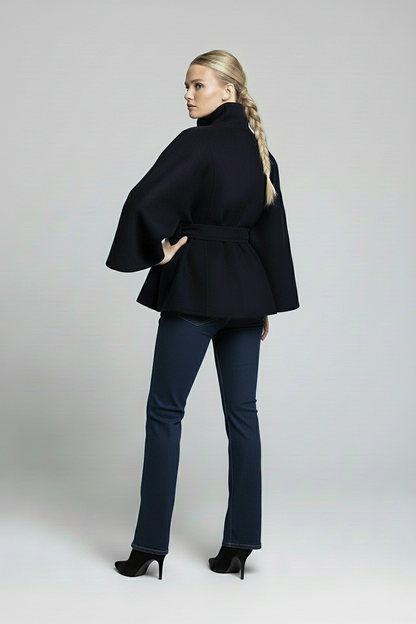 Carla | Elegante Abrigo con Cuello Alto y Cinturón Ajustable